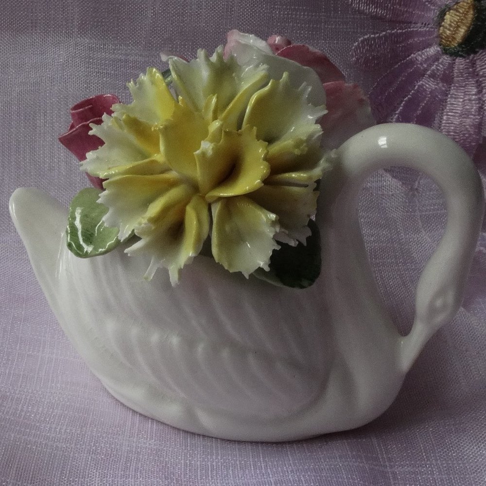 RARE VINTAGE Parkhall FINE BONE CHINA swan bouquet of flowers ornament
